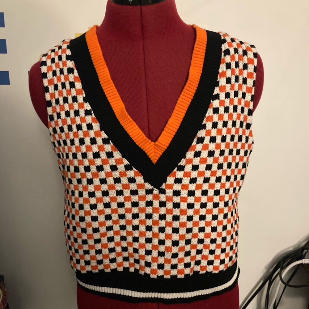 Zara mod style v neck sweater vest. Brand New.